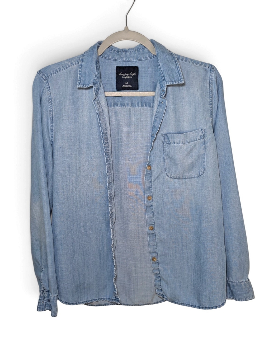 American Eagle Light Wash Lyocell Chambray Button Up Shirt Size Small
